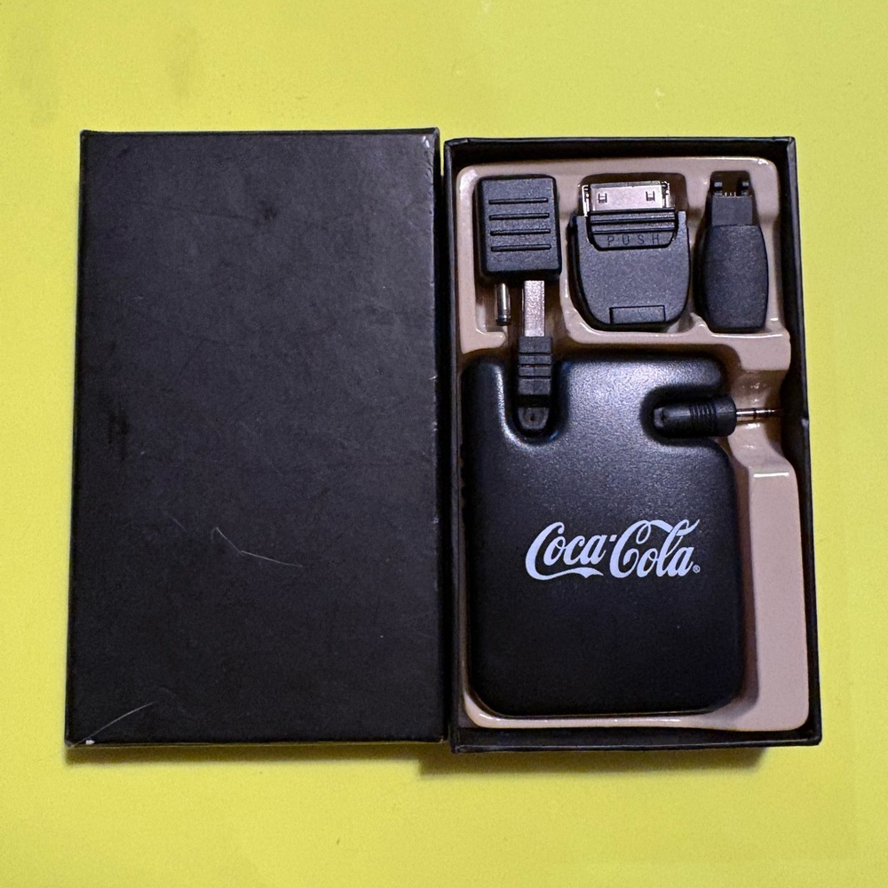 🤑5 for $25  
Coca-Cola Black Tech Accessory Kit